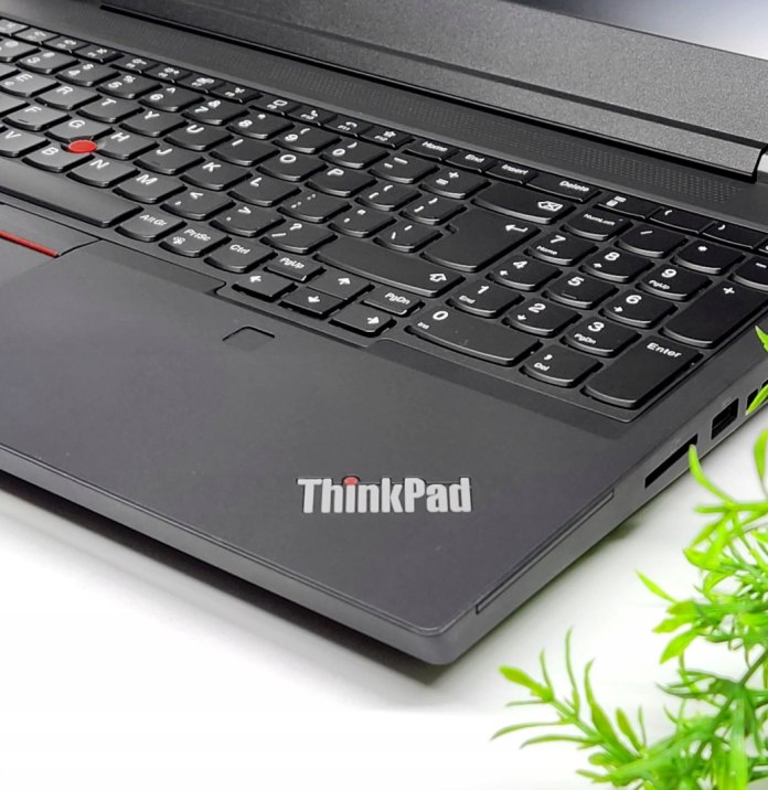 Laptop Lenovo ThinkPad P15 G2 i7 RTX A3000 - realne zdjęcie produktu